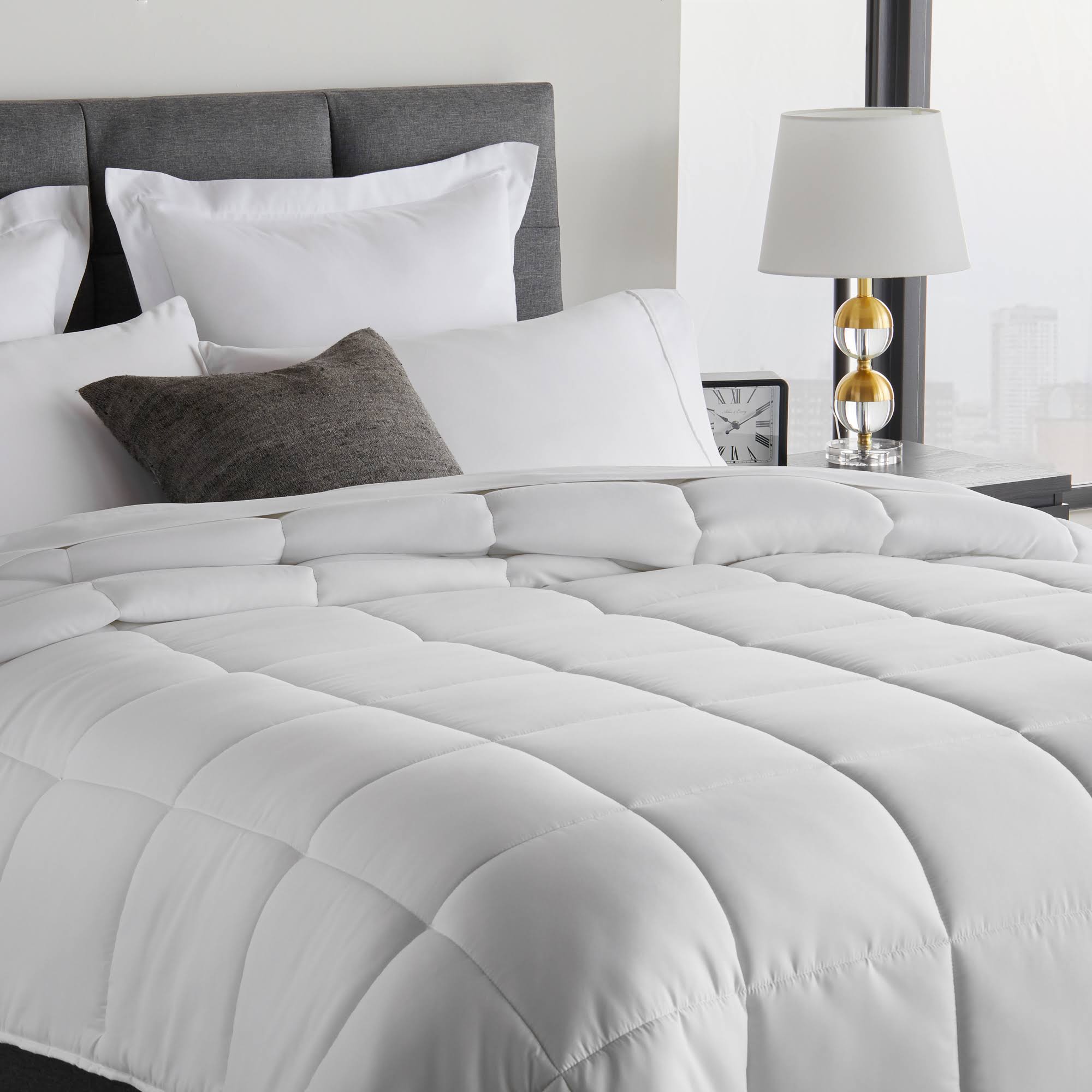 Oversized King Down Alternative Microfiber Comforter V1231