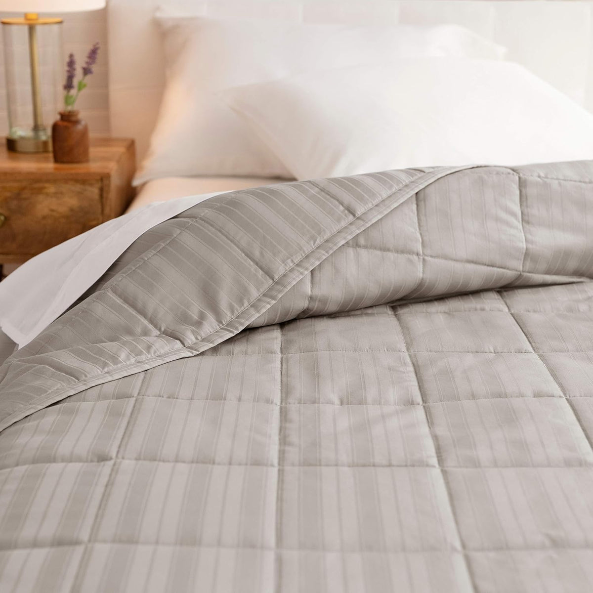 King Size 100% Cotton Sateen Woven Stripe Oversize Quilt Q15824