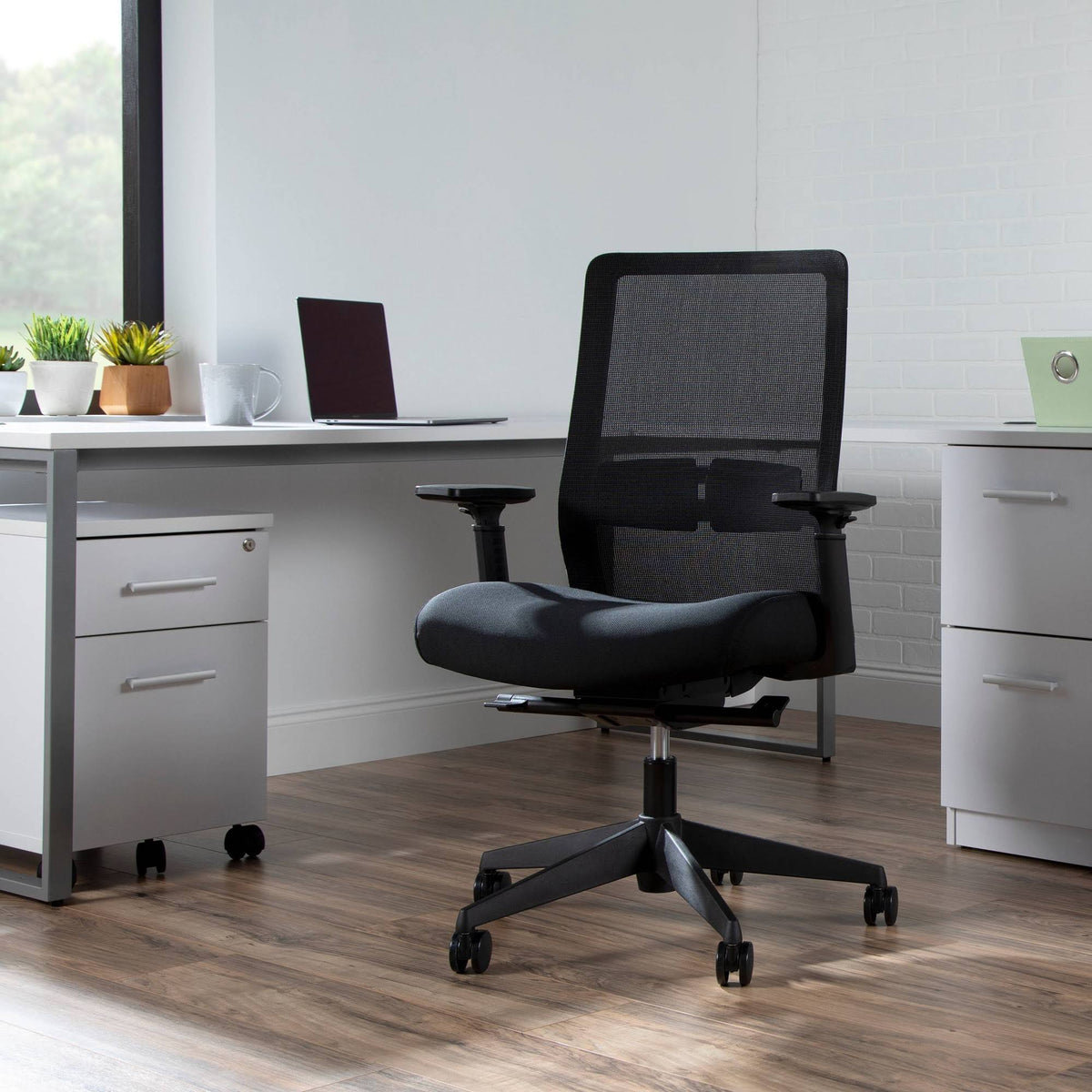Black Commercial-Grade Task Office Chair P735